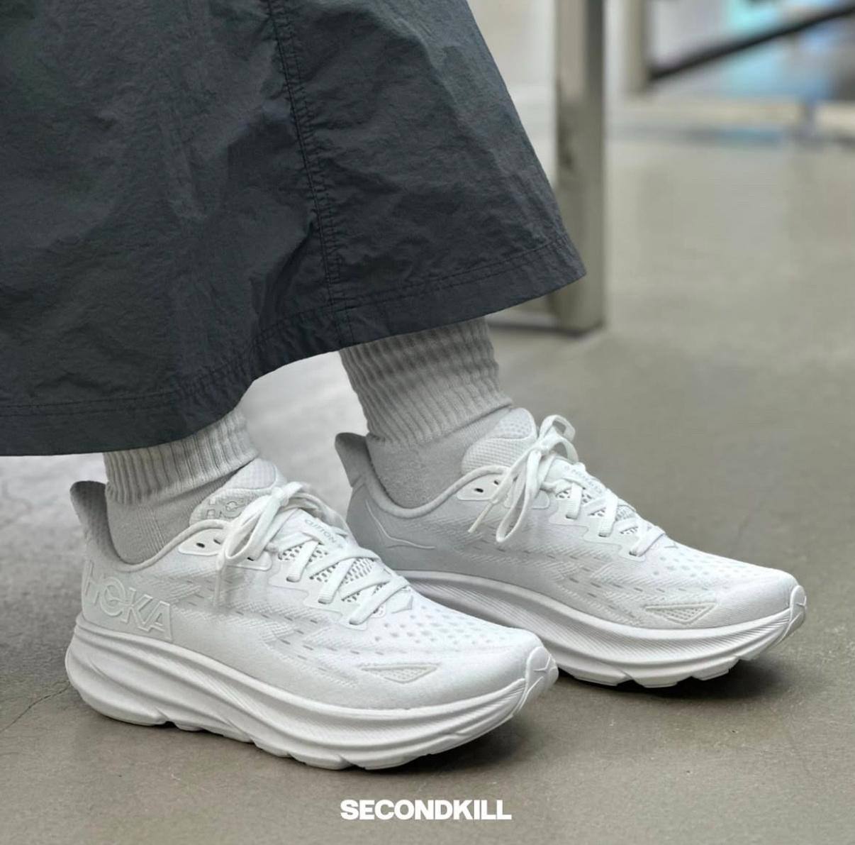 Hoka One One Clifton 9  ，
Size 36-45 ，
230 dhs✅

Zain18
♥️♥️♥️