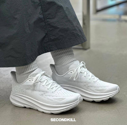 Hoka One One Clifton 9  ，
Size 36-45 ，
230 dhs✅

Zain18
♥️♥️♥️