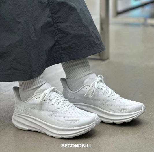 Hoka One One Clifton 9  ，
Size 36-45 ，
230 dhs✅

Zain18
♥️♥️♥️