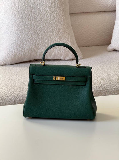 Hermes kelly togo 25cm💕
master quality😍

with box❤️
🎁🎁🎁

400 dhs🪙💕

Zain52
♥️♥️♥️