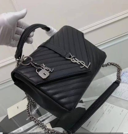 YSL

23cm 

with box🎁🎁🎁

100 dhs✅

Zain118
♥️♥️♥️