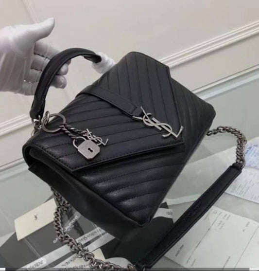 YSL

23cm 

with box🎁🎁🎁

100 dhs✅

Zain118
♥️♥️♥️