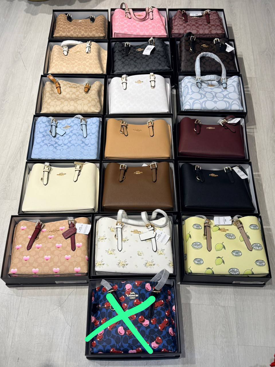 Coach

110 dhs
With box

Zain44
♥️♥️♥️