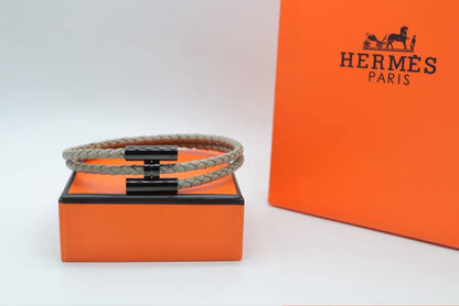 Bracelet
Hermes
60 dhs🇦🇪🇦🇪

Zain33
♥️♥️♥️