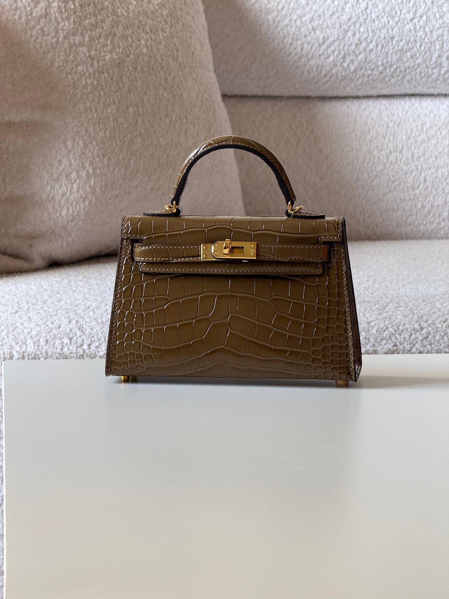 Hermes

minikelly 19cm💕

master quality😍

with box❤️
🎁🎁🎁

550 dhs❣️

Zain52
♥️♥️♥️