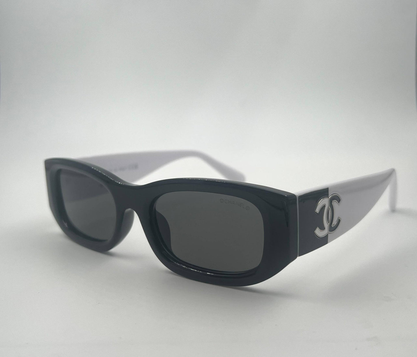 Chanel
Sunglasses 🕶️ 
good quality 💯

With master box 🗃️ 
50 dhs🌺

Zain273
♥️♥️♥️