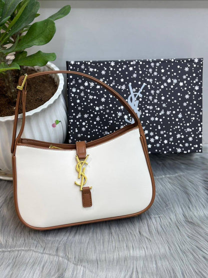 YSL 

SIZE  ………  25 CM 

95 dhs🇦🇪

with BOX
🎁🎁🎁

Zain244

اطلبوها من الوتس المثبت في الأعلى👆🏻👆🏻

تواصلو معنا 👈🏻 Zain 
For order WhatsApp pinned 👆🏻

♥️♥️♥️