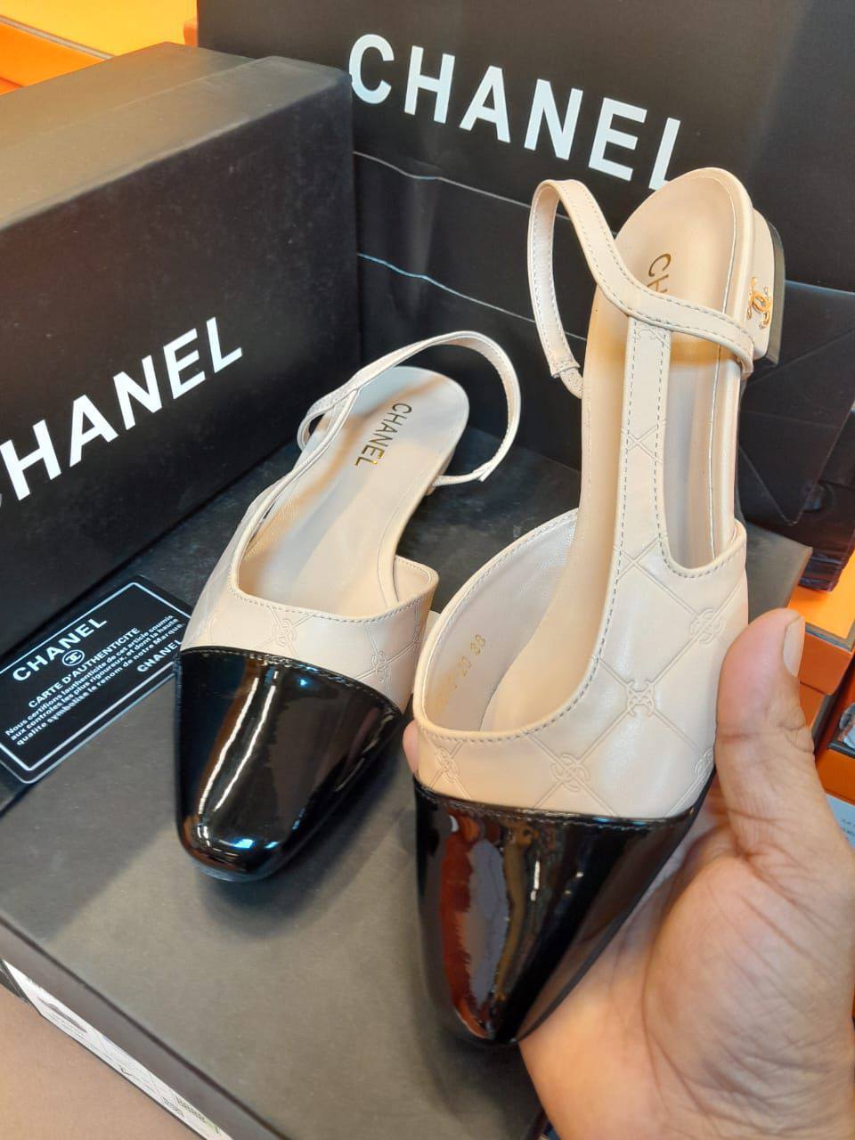 Chanel
New Arrived 
Size 36 To 41
105 dhs❣️

Zain120
♥️♥️♥️