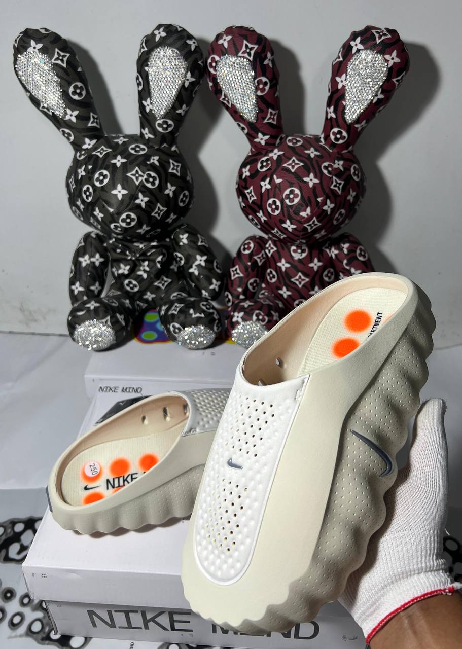 Nike Mind 001 Mules 💡 light bone 
36-46 AVAILABLE 😇
On discount 🤩
220 dhs✅

Zain242
♥️♥️♥️