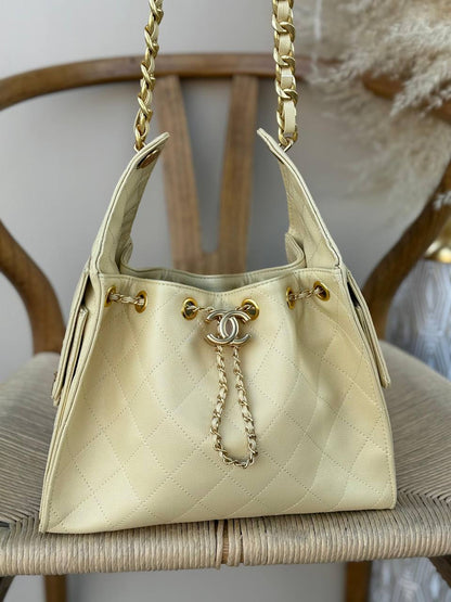 CHANEL

22cm
360 dhs✅

25cm
380 dhs✅

33cm
400 dhs✅

Top quality 
With box🎁

Zain167
♥️♥️♥️