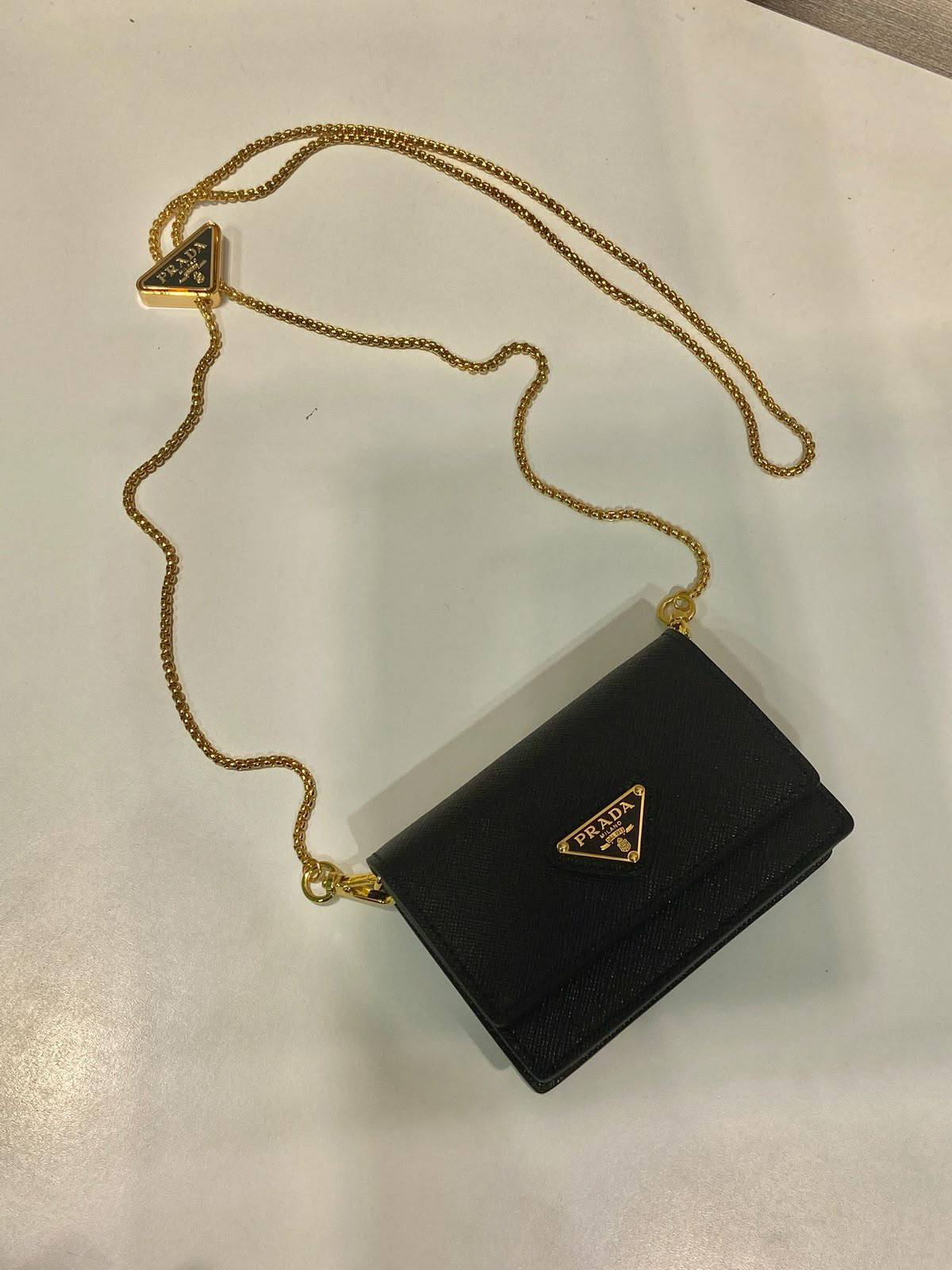 Prada Saffiano

Size:11cm
Black with hardware gold
super master

For Price 👇 WhatsApp✅
0568585901 
0507557372
0552275751 Owner Zain 👌

Zain325
♥️♥️♥️