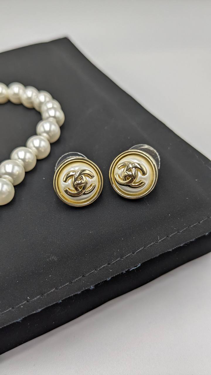 Chanel
*Master Quality* 
*Choker Necklace & Earrings*
170 dhs🇦🇪 with Normal Box 🎁
220 dhs🇦🇪 with Good Box 🎁
240 dhs🇦🇪 with Master Box 🎁

Zain210
♥️♥️♥️