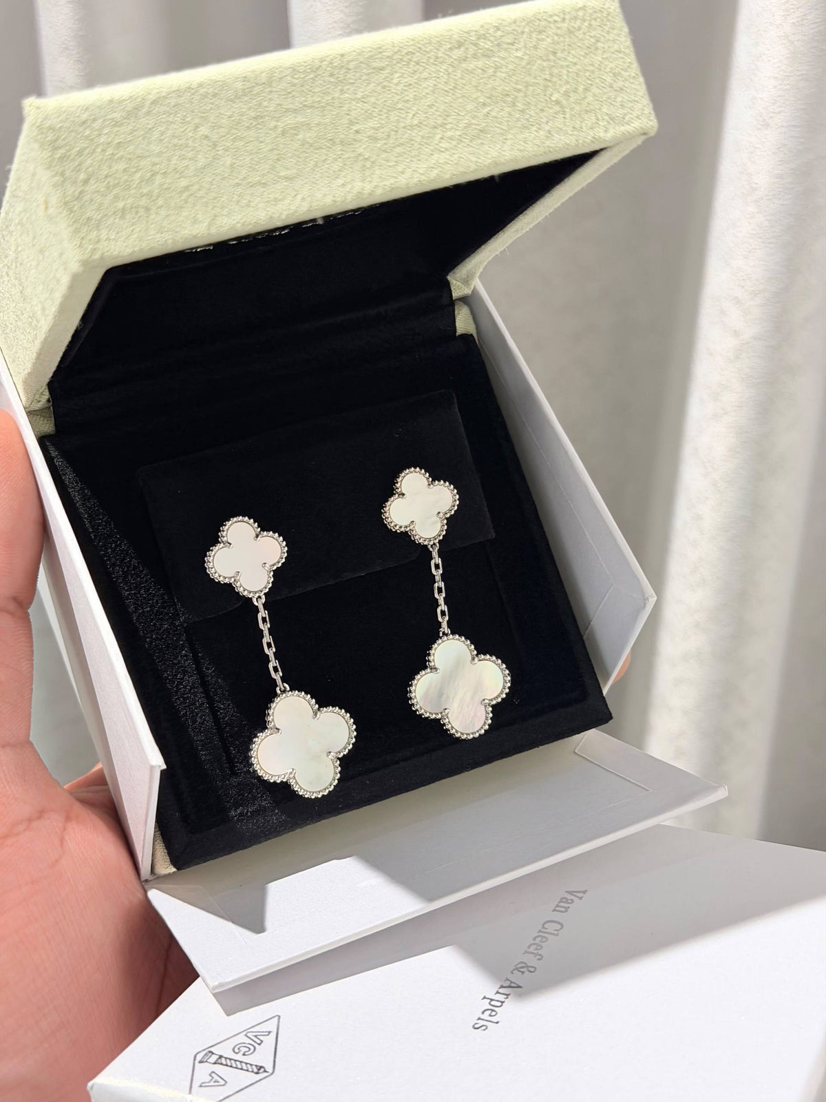 VanCleef & Arpels

Magic Alhambra earrings, 2 motifs
18K yellow gold & white Gold plated 

Super Master Quality

For Price 👇 WhatsApp✅
0568585901 
0507557372
0552275751 Owner Zain 👌

Zain106
♥️♥️♥️