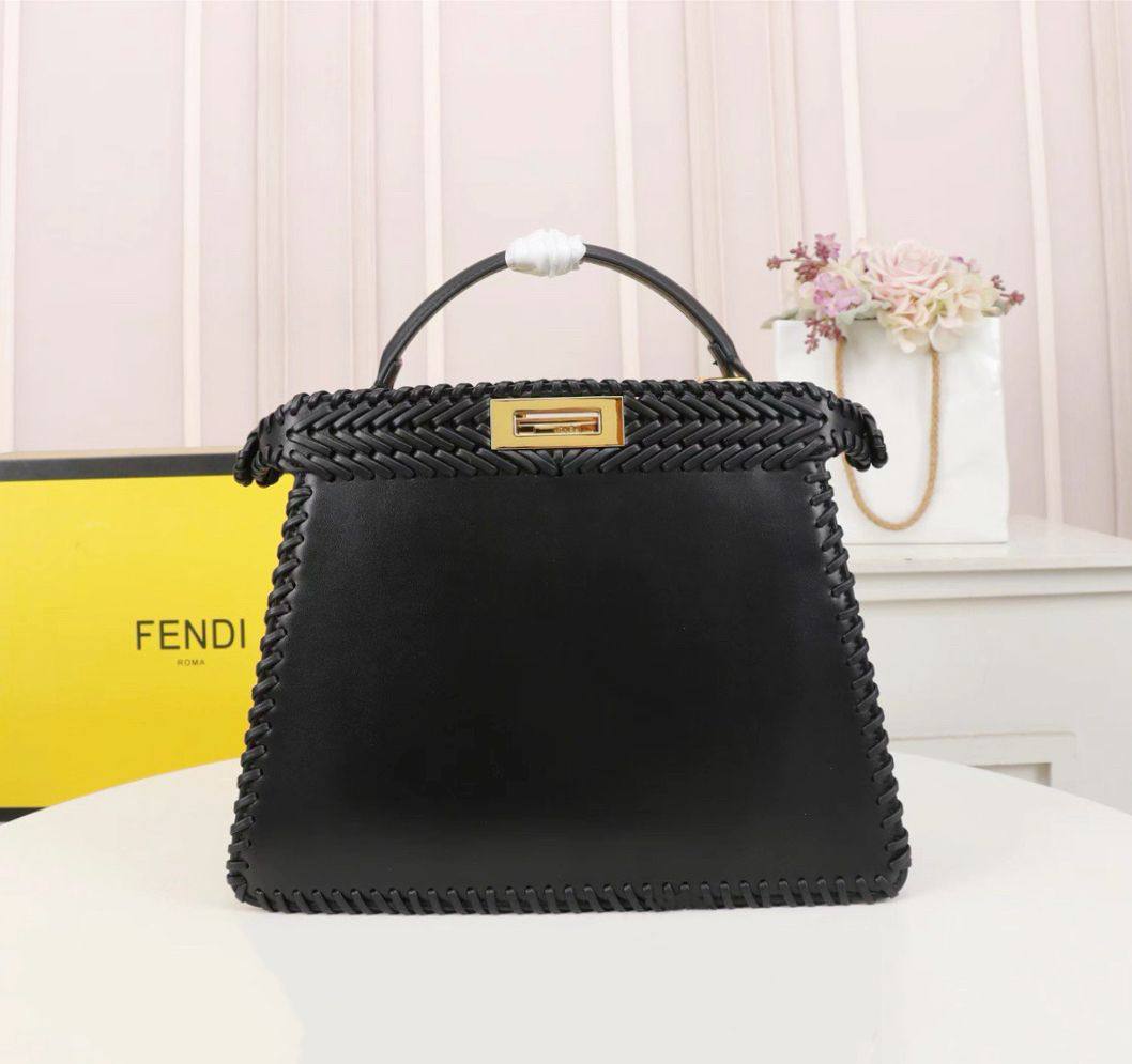FENDI
 COPY ONE 
WITH BOX 
180 dhs✅

Zain39
♥️♥️♥️