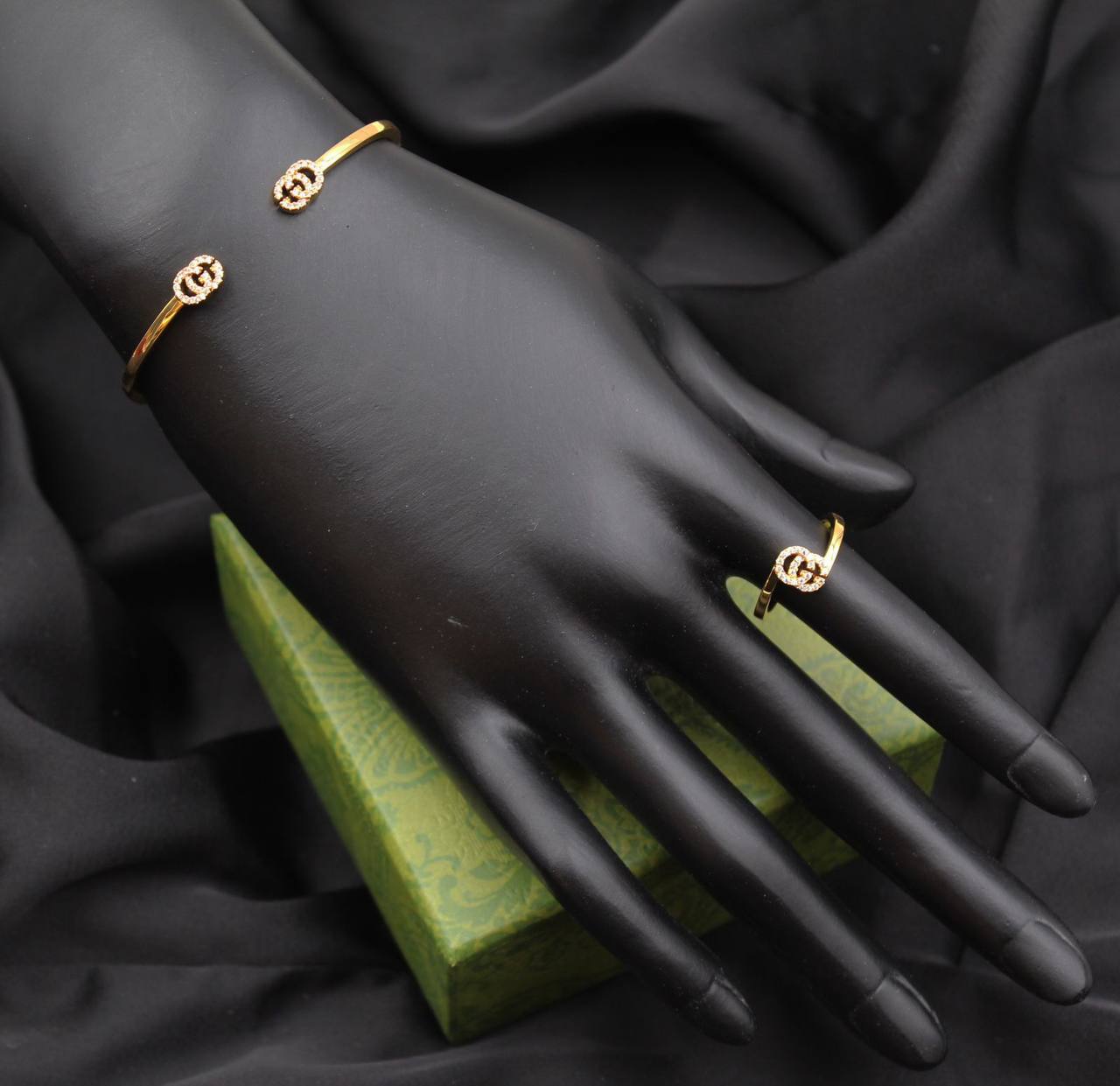 GUCCI 💚💫
* Gucci GG with Stone Bangle with Ring ⬆️
* ⁠↗️ *Super Master Quality* ®️
For Price 👇 WhatsApp✅
0568585901 
0507557372
0552275751 Owner Zain 👌

Zain106
♥️♥️♥️