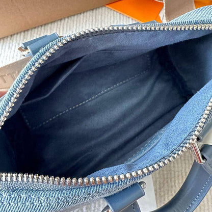 LV

COPY ONE 

NEW CAME 
WITH DOUBLE BOX 
215 dhs🇦🇪🇦🇪🇦🇪


Zain17
♥️♥️♥️