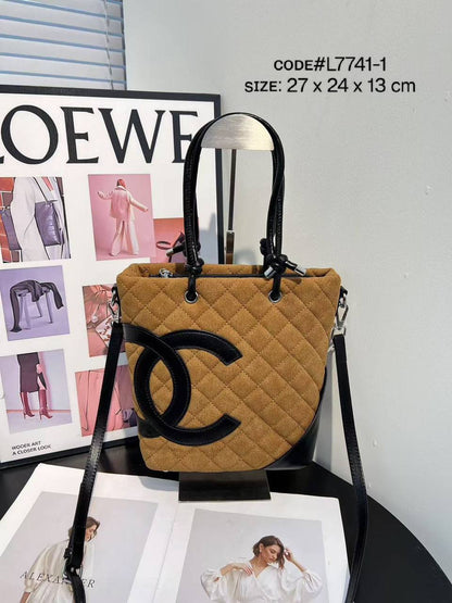 CHANEL ᴄᴀᴍʙᴏɴ
ᴘᴇᴛɪᴛᴇ sʜᴏᴘᴘɪɴɢ ʙᴀɢ
sᴜᴀᴅᴇ ᴍᴀᴛᴇʀɪᴀʟ
sɪʟᴠᴇʀ ʜᴀʀᴅᴡᴀʀᴇ
ᴡɪᴛʜ ʟᴏɴɢ ʙᴇʟᴛ sᴛʀᴀᴘ
sɪᴢᴇ: 27 cm

75 dhs🪙🌨️

Zain31
♥️♥️♥️