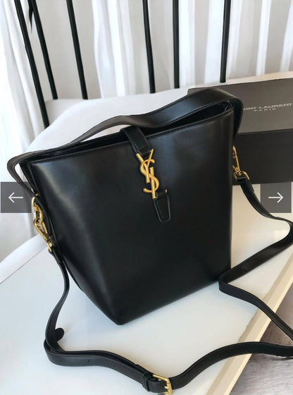 YSL
GOOD QUALITY 
115 dhs✅

Zain200
♥️♥️♥️