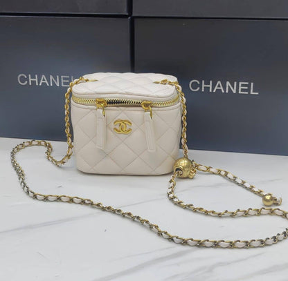 Chanel

withbox 
🎁🎁🎁

90 dhs✅

Zain143
♥️♥️♥️
