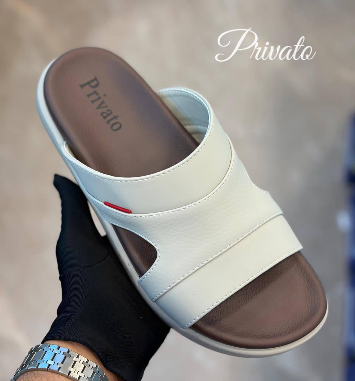 Privato slippers for men soft quality  with box and paper bag size available (40to46) 6to12) 
170 dhs🗽

Zain59
♥️♥️♥️