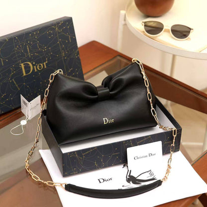 Dior
100 dhs🇦🇪🇦🇪 
high quality With box25cm

Zain26
♥️♥️♥️
