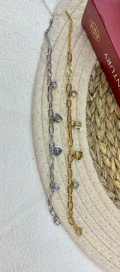 Stainless steel 🔥*
Non tarnish 💯
Necklace ❤️‍🔥
Bracelet 🌸
One piece 
With black boxes 📦 
20 dhs🪙🌨️
With normal boxes 🗃️ 
And paper bag🛍️
30 dhs🪙🌨️

Zain216
♥️♥️♥️