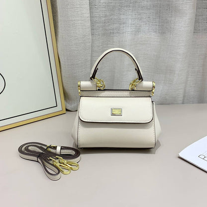 D&G

new came 

good quality 

with box 
🎁🎁🎁

90 dhs🪙🖤

Zain39
♥️♥️♥️