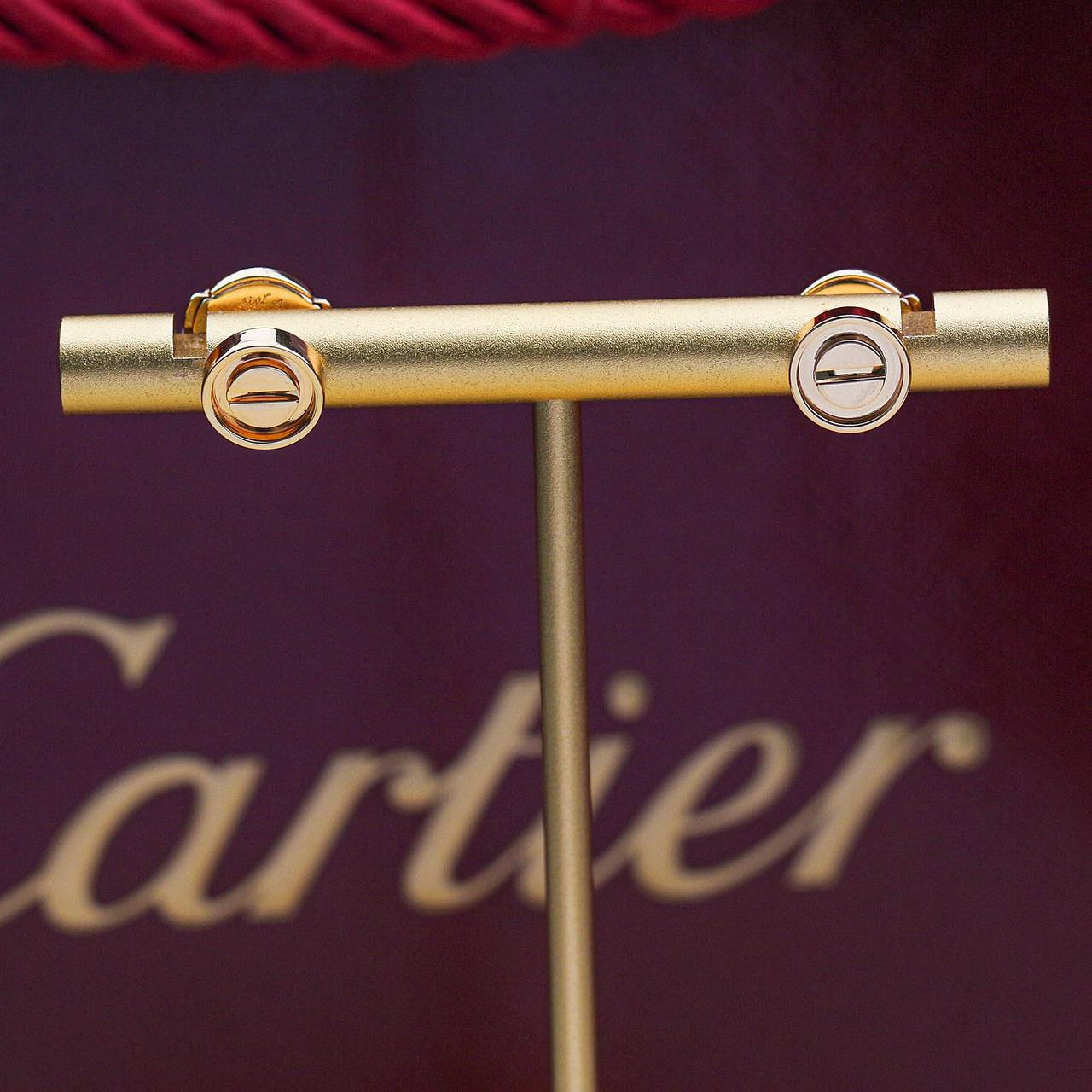Cartier 
Earring 🦋
Master quality 💯
With normal boxes 🗃️ 
45 dhs🇦🇪🇦🇪

With master box 📦 
85 dhs🇦🇪🇦🇪

Zain216
♥️♥️♥️