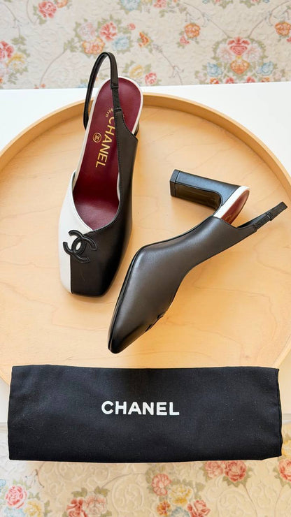 CHANEL
Master quality 
Size: 36 to 41
450 dhs💛

Zain318
♥️♥️