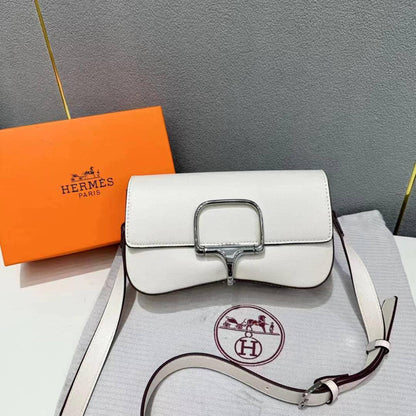 HERMES

Best quality 
with box
115 dhs🇦🇪🇦🇪

size 22CM

Zain290
♥️♥️♥️
