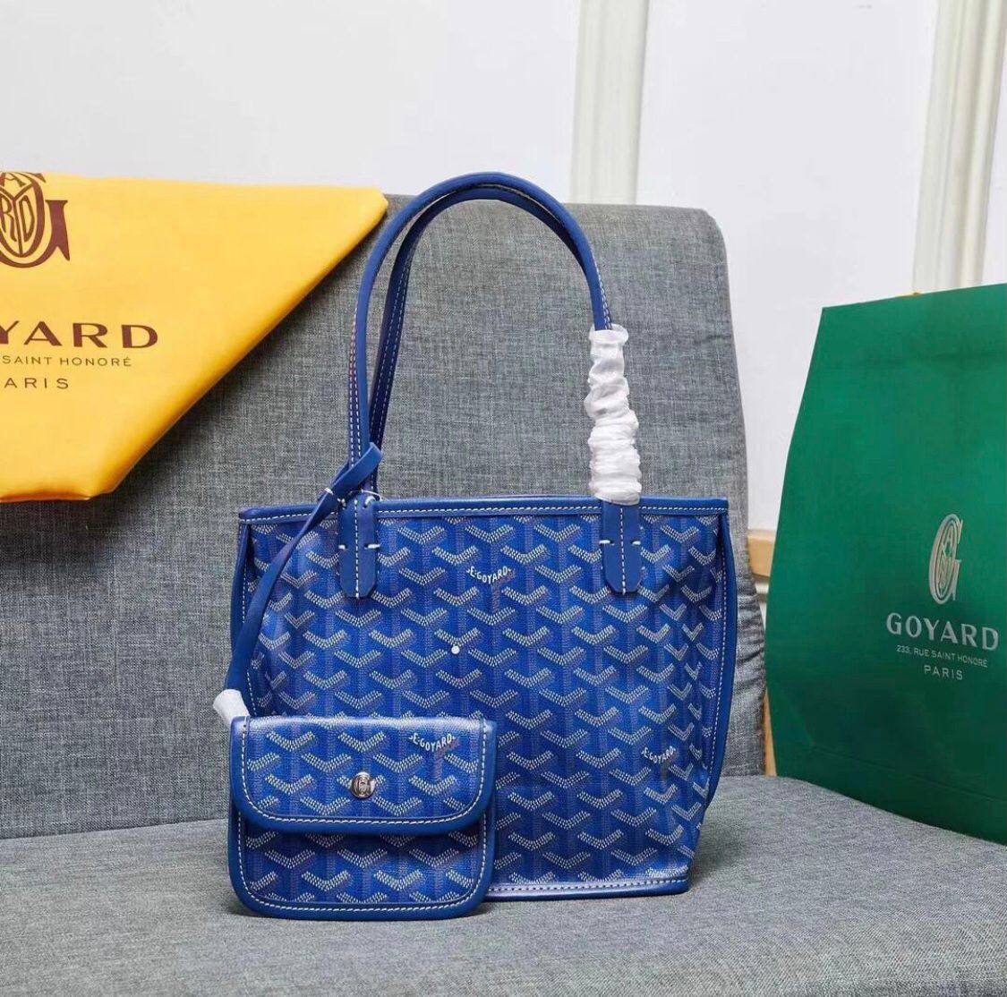Goyard
Small     70 dhs🪙🖤
Medium 80 dhs🪙🖤
Large      85 dhs🪙🖤

Zain41
♥️♥️♥️