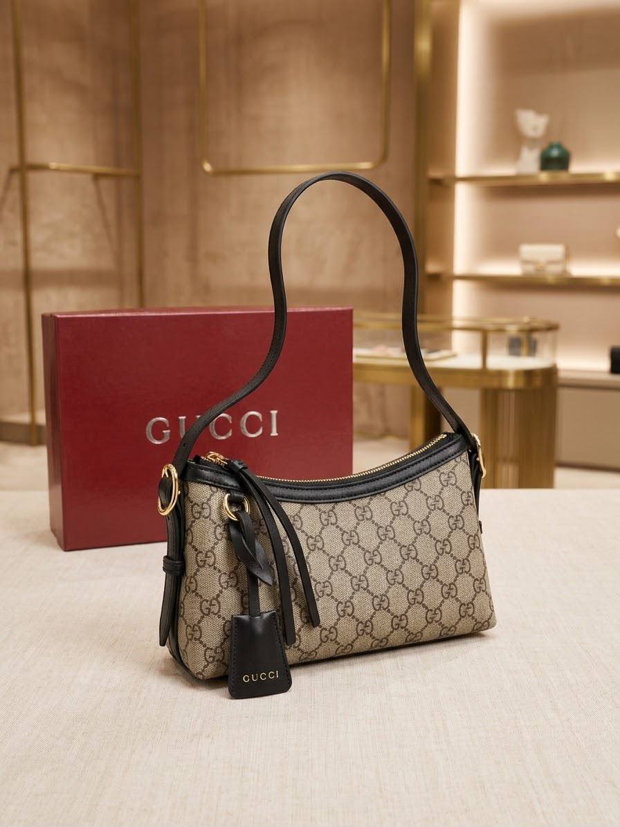 Gucci

90 dhs🇦🇪🇦🇪

With box
21 cm

Zain219
♥️♥️♥️
