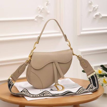 Dior

100 dhs🪙🌨️ 

Withbox
🎁🎁🎁

Zain143
♥️♥️♥️