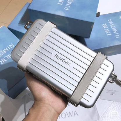 Rimowa
Master❣️❣️
270 dhs✅

Zain10
♥️♥️♥️