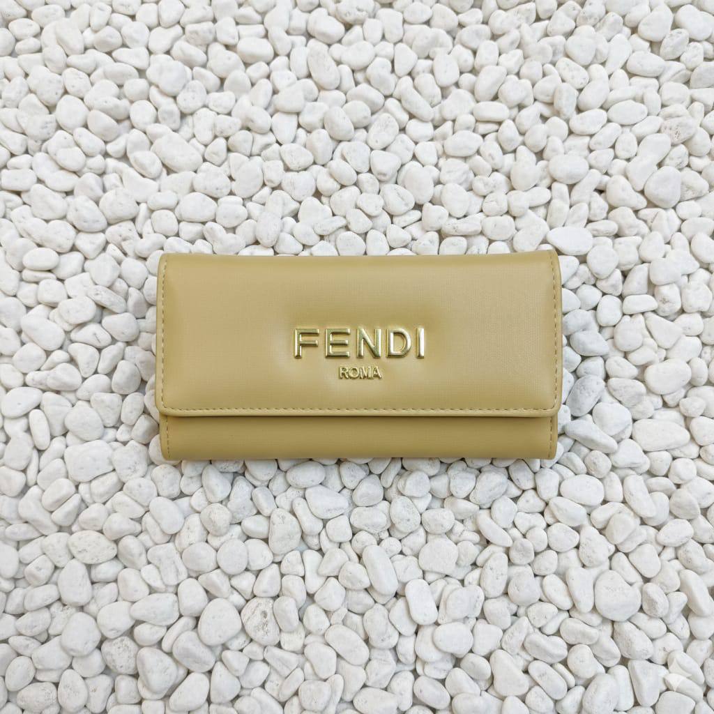 TRI-FOLD 𝗟𝗢𝗡𝗚 WALLET

WITH BOX
🎁🎁🎁

30 dhs🪙🌨️

Zain31
♥️♥️♥️