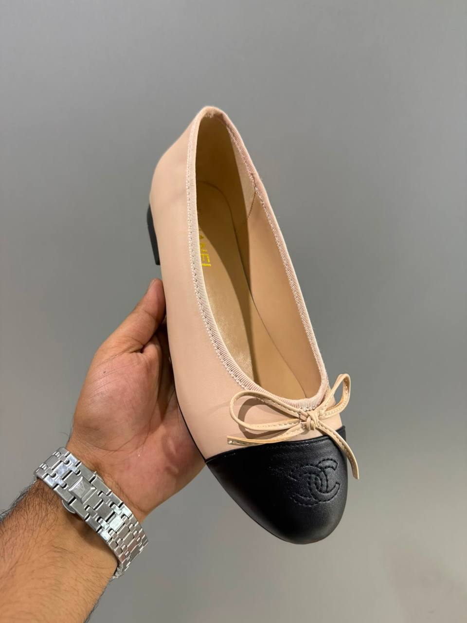 Chanel
Size 36 to 41 
110 dhs🇦🇪🇦🇪

Zain82
♥️♥️♥️