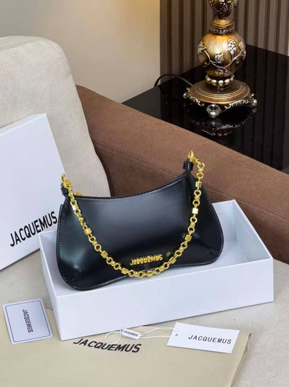 Jacquemus 

115 dhs✅

with box 
🎁🎁🎁

good quality

Zain07
♥️♥️♥️