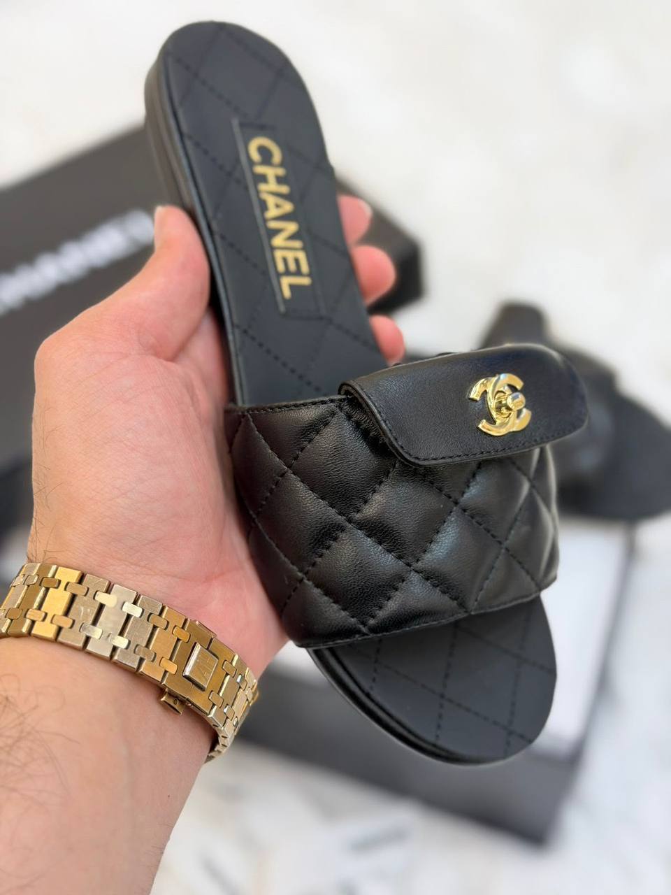 😍  CHANEL 😍
💎 _*VIP QUALITY*_ 💎
✨ Size 37 To 41 ✨
450 dhs💛

Zain292
♥️♥️♥️