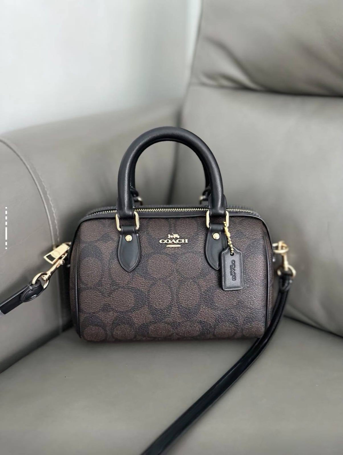 Caoch

High quality

With box 
90 dhs🇦🇪🇦🇪

Zain50
♥️♥️♥️