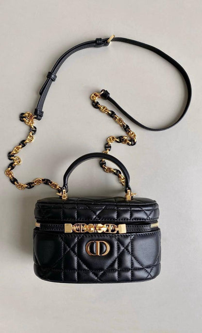 Chanel 💕💕✨
Super master quality 🔥🔥
Available ✨💕💕
With full packing 📦🎀
For Price 👇 WTSP Text Zain 0568585901

Zain252
♥️♥️♥️