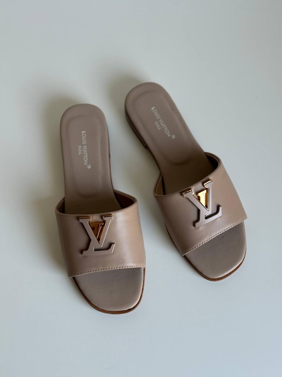 LV
AA Quality
𝗦𝗶𝘇𝗲 𝟯𝟲 𝘁𝗼 𝟰1 
450 dhs✅

Zain288
♥️♥️♥️