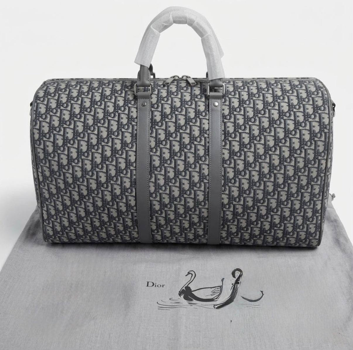 Dior

90 dhs🇦🇪🇦🇪

Zain35
♥️♥️♥️