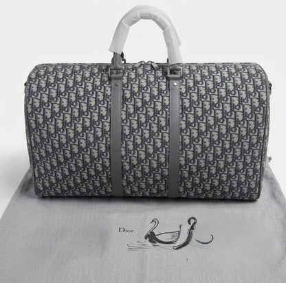 Dior

90 dhs🇦🇪🇦🇪

Zain35
♥️♥️♥️