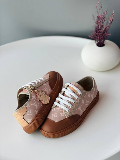 LV SHOES🌹
36_41
Super high quality* 
500 dhs🪙🖤

Zain176
♥️♥️♥️