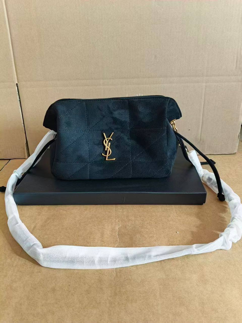 ❤️ YSL Jamie 
1️⃣ First Quality +box🎁
Size : 28 * 16 * 12.5 cm
90 dhs🇦🇪🇦🇪
with box🎁

Zain115
♥️♥️♥️