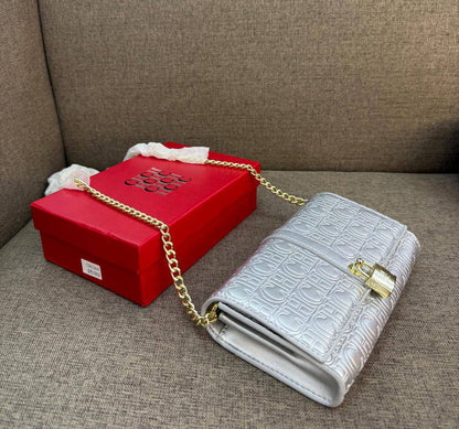 Cah

85 dhs🪙🌨️

high quality 

With box
🎁🎁🎁

Zain26
♥️♥️♥️