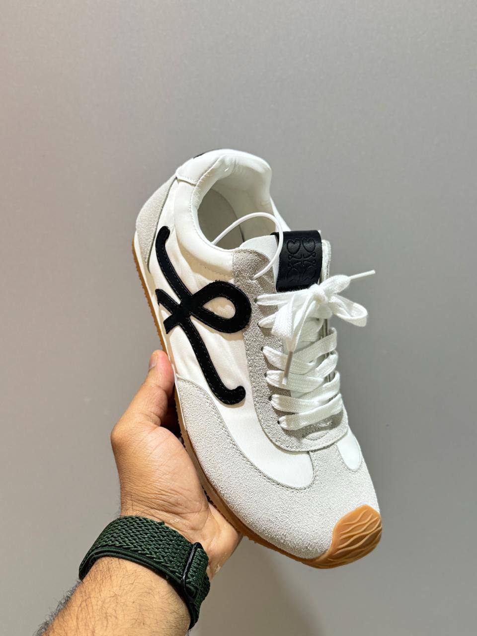 LOEWE 
NEW BALANCE
SIZE 36-37-38-39-40-41
140 dhs🪙💕

Zain86
♥️♥️♥️