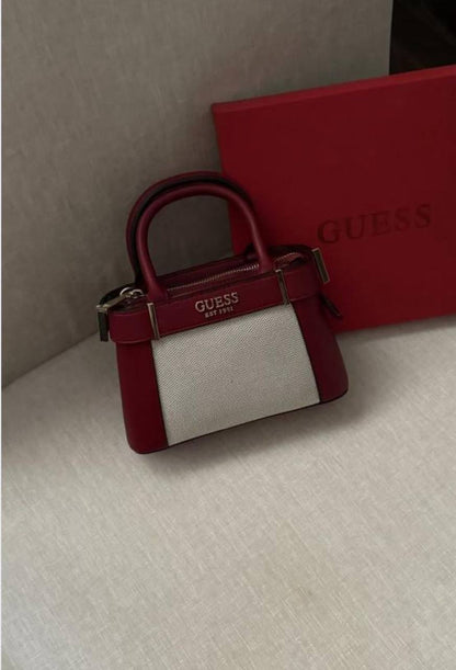 Guess
105 dhs🇦🇪🇦🇪
High-quality with box

Zain35
♥️♥️♥️