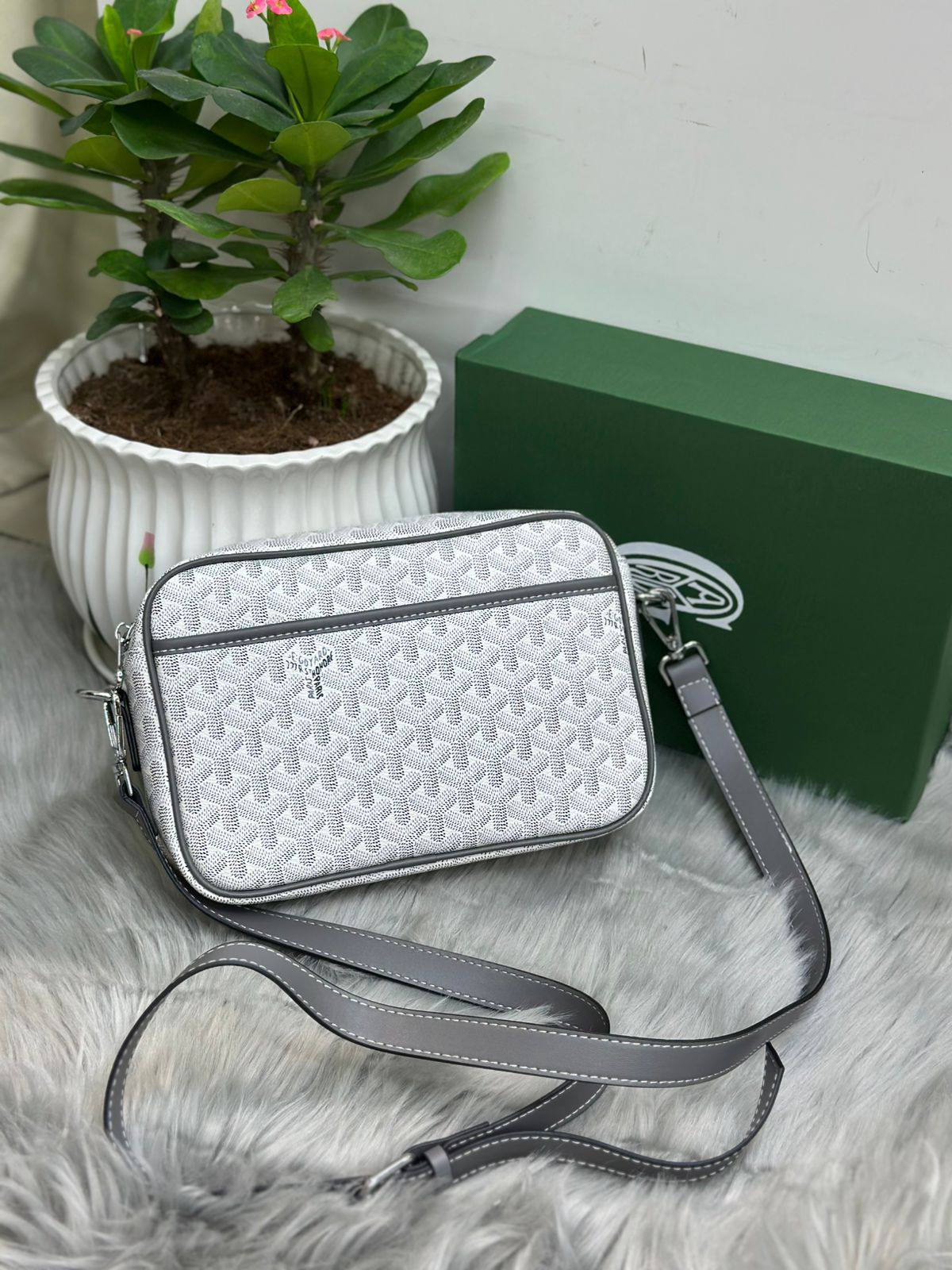 Goyard
SIZE  ……… 25cm 🌷🌷🌷
80 dhs🪙🌨️

with BOX🌷🌷🌷
🎁🎁🎁

Zain244
♥️♥️♥️