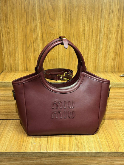 MIUMIU

Best quality
 without box


100 dhs🇦🇪🇦🇪

size 24CM

Zain290
♥️♥️♥️